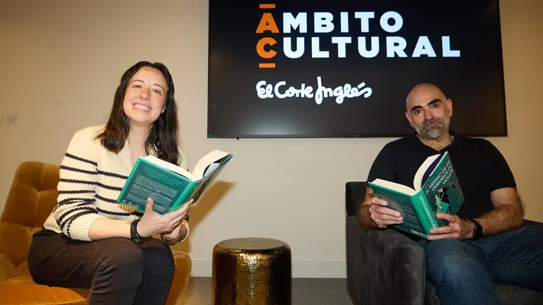 Presentación del libro 'El asesino de los caramelos violeta' de Susana López Rubio y Javier Holgado en la Sala Ámbito Cultural del Corte Inglés. IÑIGO ALZUGARAY