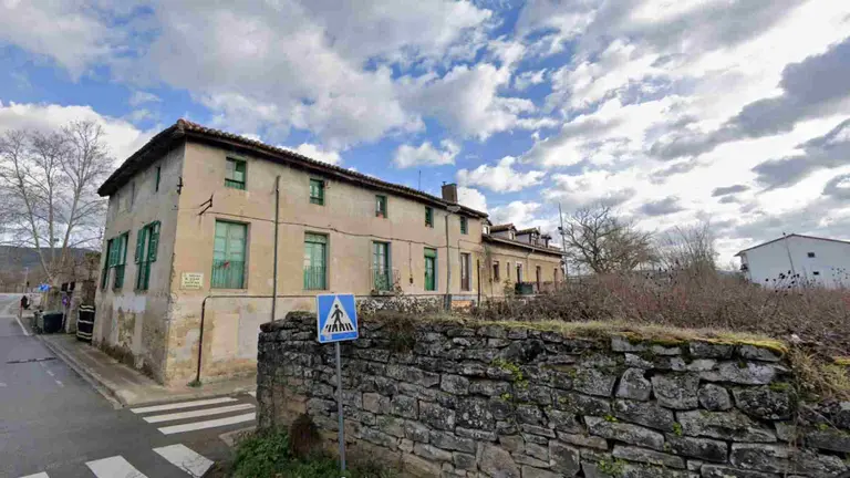 Edificio en el barrio de la Magdalena de Pamplona que albergar&aacute; seis viviendas de lujo. GOOGLEMAPS