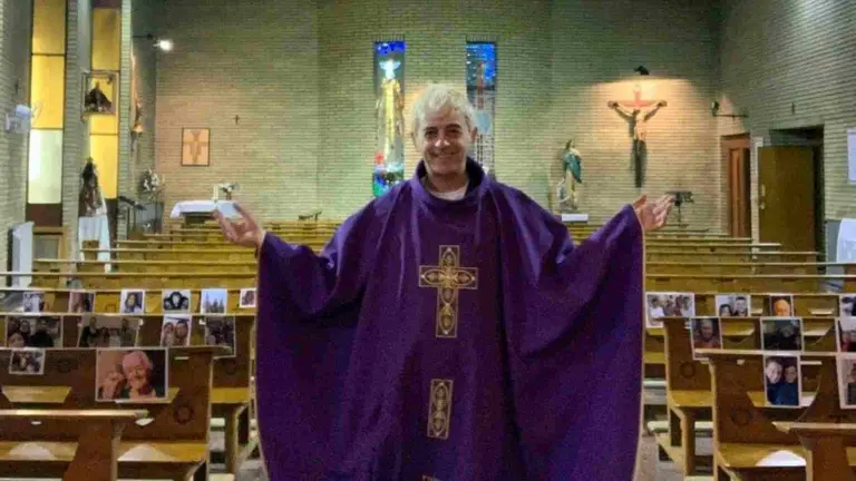 Javier S&aacute;nchez, el sacerdote de Zaragoza que ha fallecido tras prender el h&aacute;bito que llevaba con un a vela. EUROPA PRESS