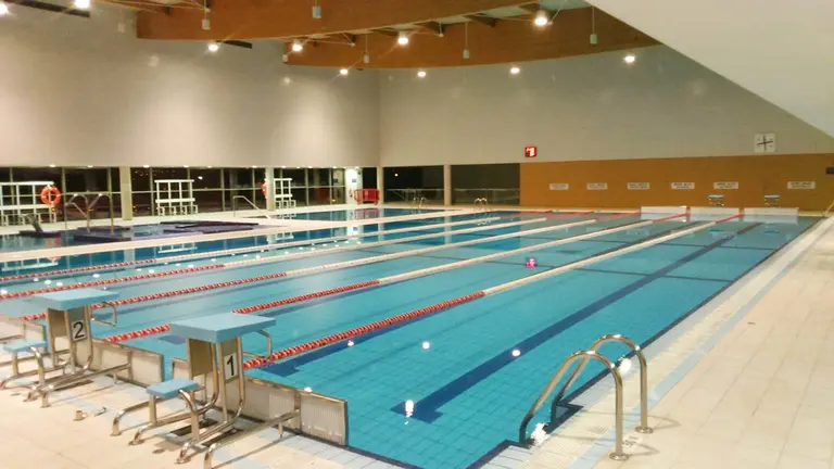 Piscina cubierta en las instalaciones deportivas de la AD San Juan en Pamplona. AD San Juan.