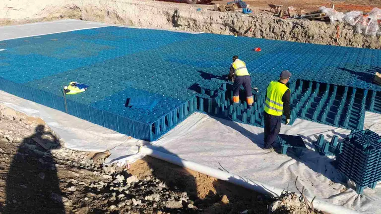 La empresa navarra Hydrostank coloca sus cajas de infiltraci&oacute;n en Madrid. CEDIDA