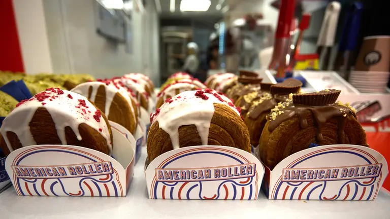Inauguración de la pastelería American Roller, en la calle Comedias 19 de Pamplona. IÑIGO ALZUGARAY