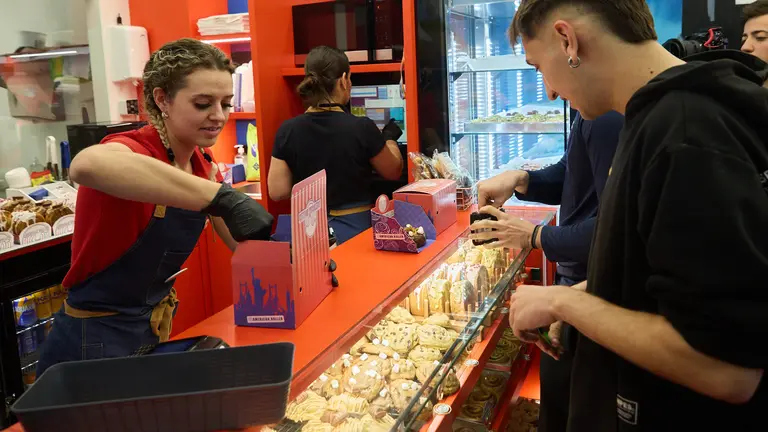 Inauguraci&oacute;n de la pasteler&iacute;a American Roller, en la calle Comedias 19 de Pamplona. I&Ntilde;IGO ALZUGARAY