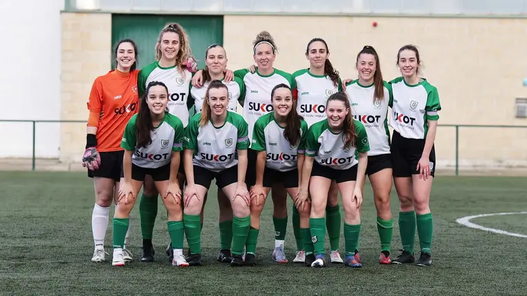 Equipo femenino de Oberena en primera auton&oacute;mica femenina, que ha logrado el ascenso. Facebook Oberena f&uacute;tbol 90 minutos.