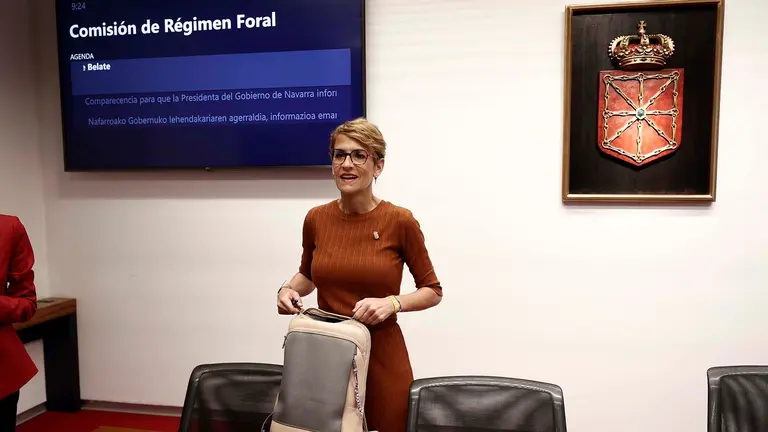 GRAFCAV1424. PAMPLONA, 16/04/2024.-  UPN ha anunciado que llevar&aacute; a la fiscal&iacute;a anticorrupci&oacute;n el expediente de la adjudicaci&oacute;n de las obras del desdoblamiento de los t&uacute;neles de Belate, pese a que la presidenta Mar&iacute;a Chivite lo ha defendido como "la m&aacute;s transparente de todas las adjudicaciones que ha llevado a cabo este Gobierno". Lo han puesto de manifiesto tanto la presidenta del Gobierno de Navarra Mar&iacute;a Chivite como el presidente de UPN, Javier Esparza, en la comparecencia de la primera para explicar, a instancias del segundo, las vicisitudes de este expediente, adjudicado a una Uni&oacute;n Temporal de Empresas (UTE) por 62 millones de euros por parte de una Mesa de Contrataci&oacute;n que la eligi&oacute; entre 7 ofertas, con documentaci&oacute;n y tr&aacute;mites a los que puede acceder "cualquiera que quiera conocer los detalles". EFE/ Jes&uacute;s Diges