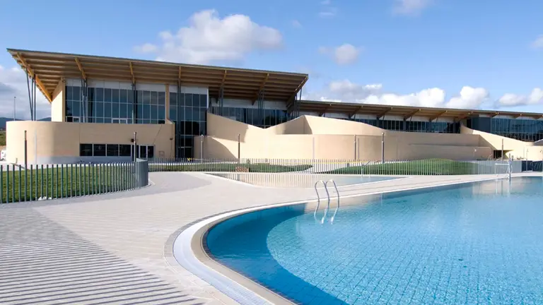 Imagen de archivo de las piscinas de Sarriguren. OBRAS ESPECIALES