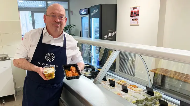 Juan Luis Zaratiegui en el c&aacute;tering El Zaracatel de comida para llevar en Estella. Navarra.com