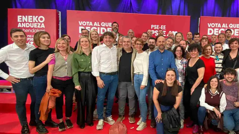 Mar&iacute;a Chivite junto a Eneko Andueza y Santos Cerd&aacute;n en un mitin del socialista vasco durante esta campa&ntilde;a electoral. PSN/PSOE