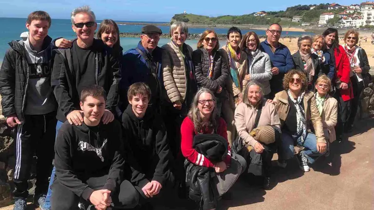 Vecinos de Arguedas en la playa de Hendaya. AYUNTAMIENTO DE ARGUEDAS