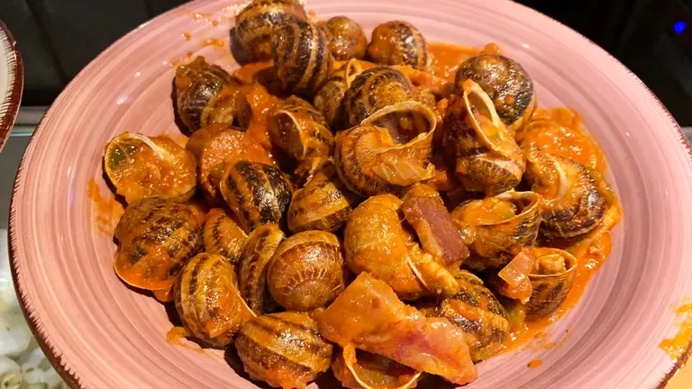 Plato de caracoles en el bar Scala de Pamplona. Navarra.com