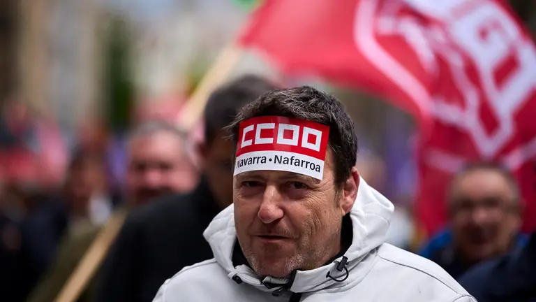 UGT y CCOO de Navarra se manifiestan con motivo del 1 de mayo bajo el lema 'Por el pleno empleo, reducir jornada, mejorar salarios'. PABLO LASAOSA