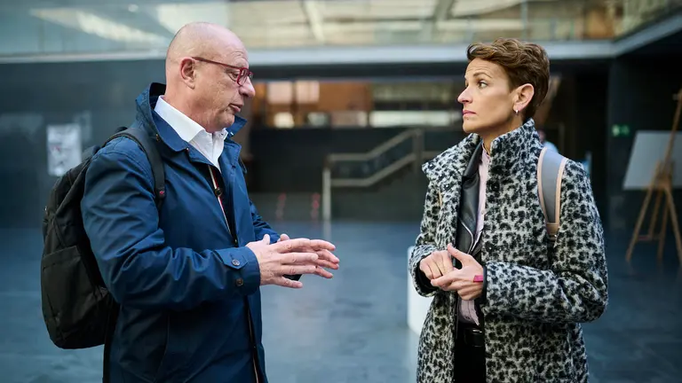 María Chivite junto a Carlos Gimeno, consejero de Educación. PABLO LASAOSA