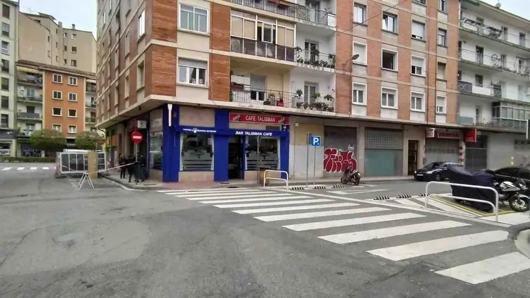 Caf&eacute; Bar Talism&aacute;n en la calle Joaqu&iacute;n Beobide de Pamplona, donde se ha vendido el segundo premio de la Loter&iacute;a Nacional.  ONLAE