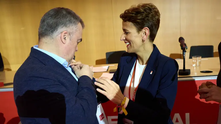 Comité Regional del PSN con la presencia de la secretaria general del PSN-PSOE, María Chivite, el secretario de Organización del PSOE, Santos Cerdán, y la ministra de Inclusión, Seguridad Social y Migraciones, Elma Saiz. IÑIGO ALZUGARAY