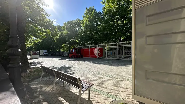 Comienza la instalaci&oacute;n de la T&oacute;mbola de C&aacute;ritas en el Paseo Sarasate de Pamplona. NAVARRA.COM