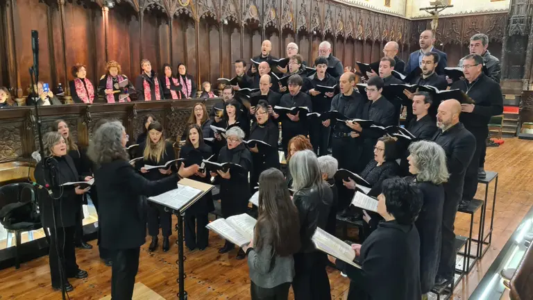 Coral de Etxarri Arantz durante un concierto en Palencia. CEDIDA