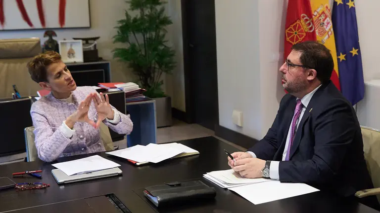 La presidenta de Navarra, Mar&iacute;a Chivite, se re&uacute;ne con el presidente del Parlamento de Navarra, Unai Hualde, en el despacho de la presidenta en el Palacio de Navarra. I&Ntilde;IGO ALZUGARAY