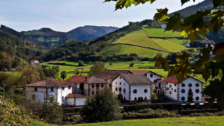 Barrio de Antxolokueta en la localidad de Etxalar en Navarra. Javier Campos