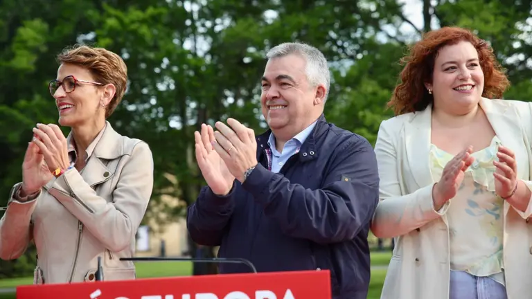 Acto de inicio de campa&ntilde;a del PSN para las pr&oacute;ximas elecciones europea con Mar&iacute;a Chivite, el secretario de Organizaci&oacute;n federal, Santos Cerd&aacute;n, y la candidata navarra al Parlamento Europeo, Elena Sancho. &Iacute;&Ntilde;IGO ALZUGARAY