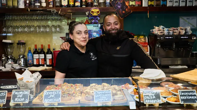 Bar Sol y Luna, en la plaza Rafael Alberti 9 de Ansoáin. IÑIGO ALZUGARAY