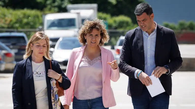 La candidata del PP al Parlamento Europeo, Dolors Montserrat (c), acompa&ntilde;ada del presidente del PPN, Javier Garc&iacute;a, y de Amelia Salanueva durante el acto celebrado este viernes. EFE/Villar L&oacute;pez