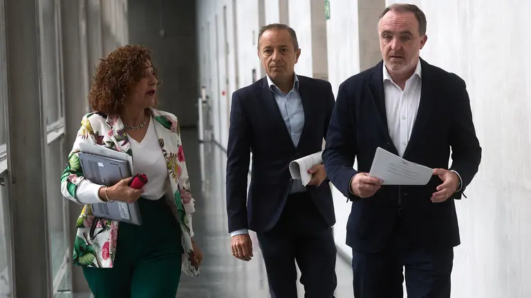 Mesa y Junta del Parlamento de Navarra. IÑIGO ALZUGARAY