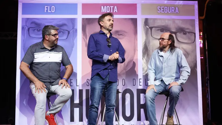 Florentino Fern&aacute;ndez, Jos&eacute; Mota y Santiago Segura presentan 'el sentido del humor, dos tontos y yo'.
Eduardo Parra / Europa Press.