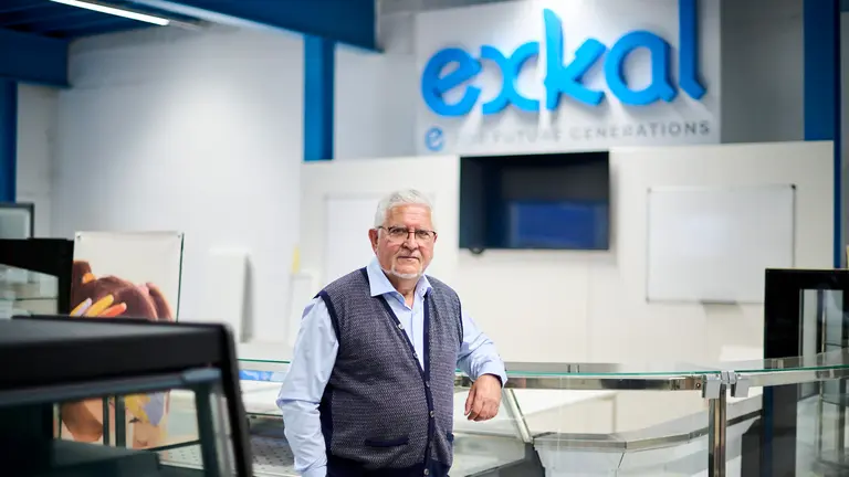 Alfonso Anto&ntilde;anzas, director de ExKal, dedicada a la fabricaci&oacute;n de c&aacute;maras frigor&iacute;ficas en Marcilla.&nbsp;PABLO LASAOSA