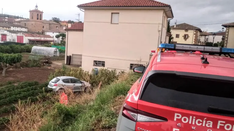Grave accidente en En&eacute;riz: atropella a un peat&oacute;n y cae por un terraplen