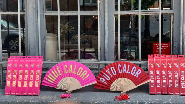 Los nuevos abanicos que trae la tienda Potsdam de Pamplona para San Fermín. CEDIDA