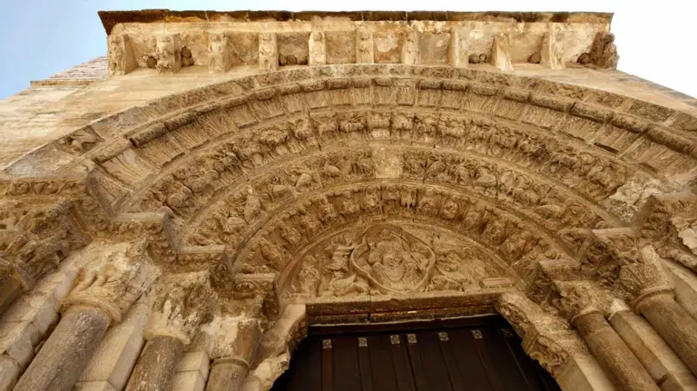 Portada de la iglesia de Santa María Magdalena de Tudela. TIRISMO DE NAVARRA