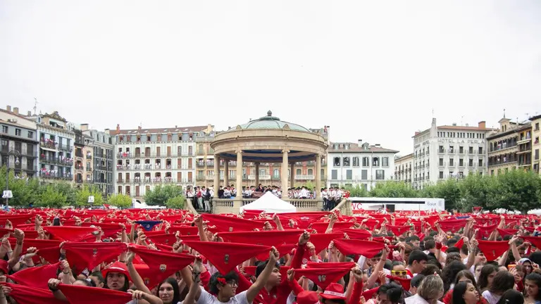 Chupinazo de San Ferm&iacute;n 2024 en la plaza del Castillo de Pamplona. AYUNTAMIENTO DE PAMPLONA (4)