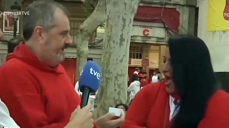 Petici&oacute;n de matrimonio en directo durante la retransmisi&oacute;n del encierro en televisi&oacute;n Espa&ntilde;ola. RTVE / TWITTER