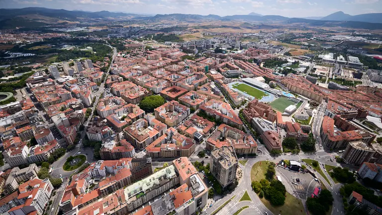 La Unidad de Medios A&eacute;reos de la Polic&iacute;a Nacional vigila desde el aire Pamplona durante las fiestas de San Ferm&iacute;n 2024. PABLO LASAOSA