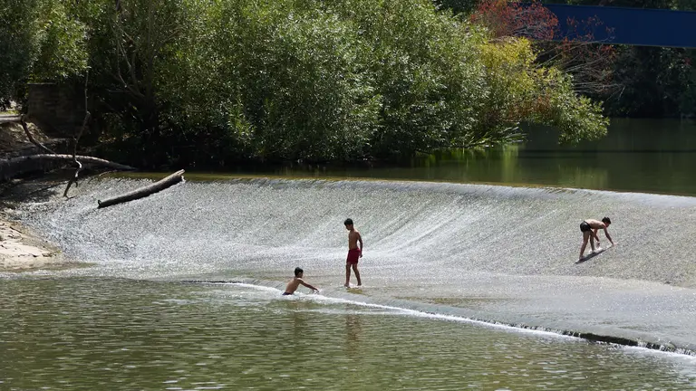 Primer día de una nueva ola de calor en Pamplona durante el verano de 2024. IÑIGO ALZUGARAY
