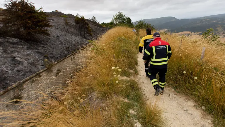 Restos del incendio del Fuerte de San Crist&oacute;bal en el monte Ezkaba de Pamplona. I&Ntilde;IGO ALZUGARAY