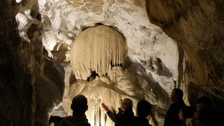 Imagen del interior de las cuevas de Ikaburu en la localidad de Urdax. cuevasurdax.com