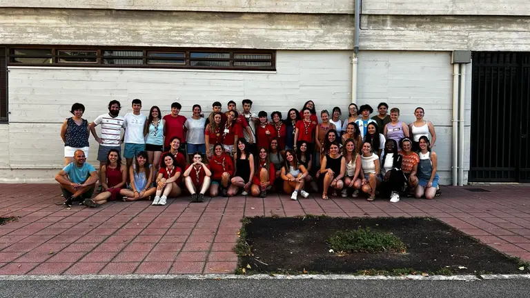 Profesionales y voluntarios de la escuela de verano de la Asociación Navarra de Autismo. - ASOCIACIÓN NAVARRA DE AUTISMO