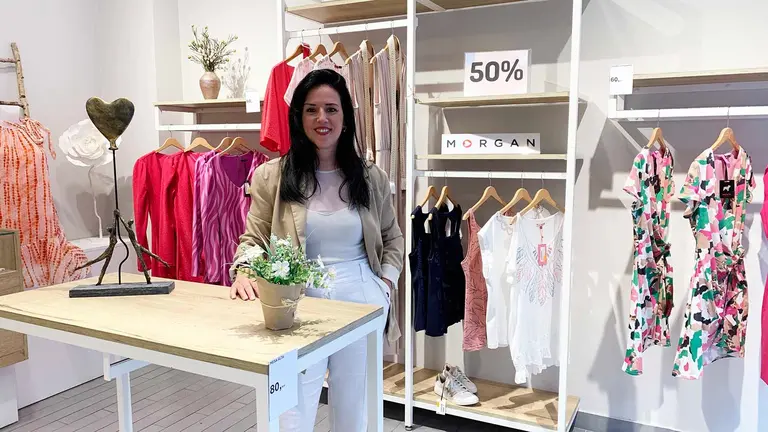 Maider Anc&iacute;n Garc&iacute;a en su tienda de moda Nakar en Pamplona. Navarra.com