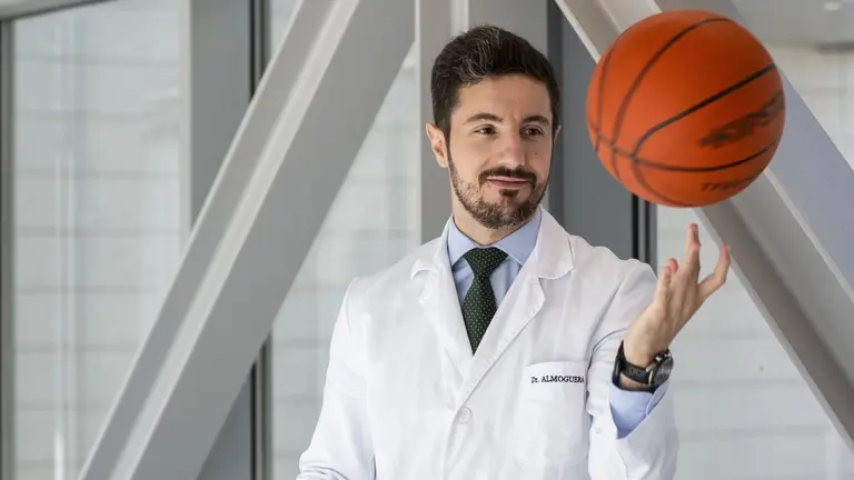 El Dr. Alejandro Almoguera, especialista en Mano del Departamento de Cirug&iacute;a Ortop&eacute;dica y Traumatolog&iacute;a de la Cl&iacute;nica Universidad de Navarra. CL&Iacute;NICA UNIVERSIDAD DE NAVARRA