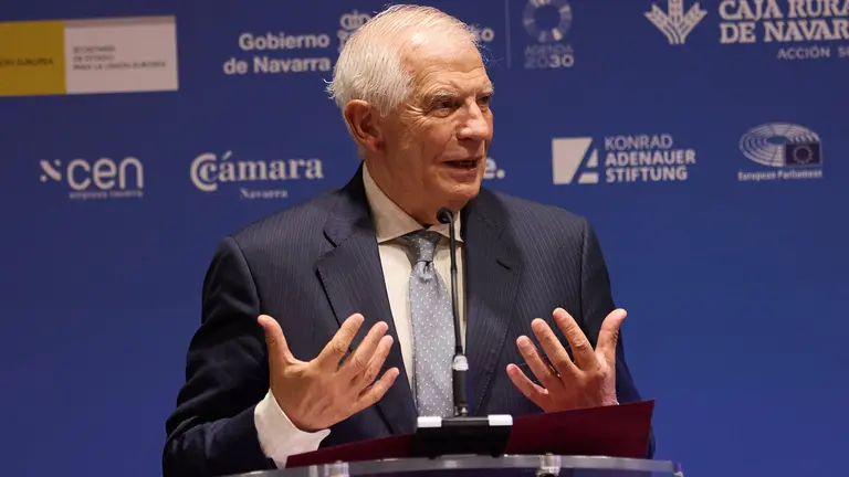 Josep Borrell, alto representante de la Uni&oacute;n Europea para Asuntos Exteriores y Pol&iacute;tica de Seguridad y vicepresidente de la Comisi&oacute;n Europea, recibe el II Premio Internacional Navarra Puerta de Europa en el marco de los Cursos Europeos de Verano, acompa&ntilde;ado la presidenta de Navarra, Mar&iacute;a Chivite. I&Ntilde;IGO ALZUGARAY
