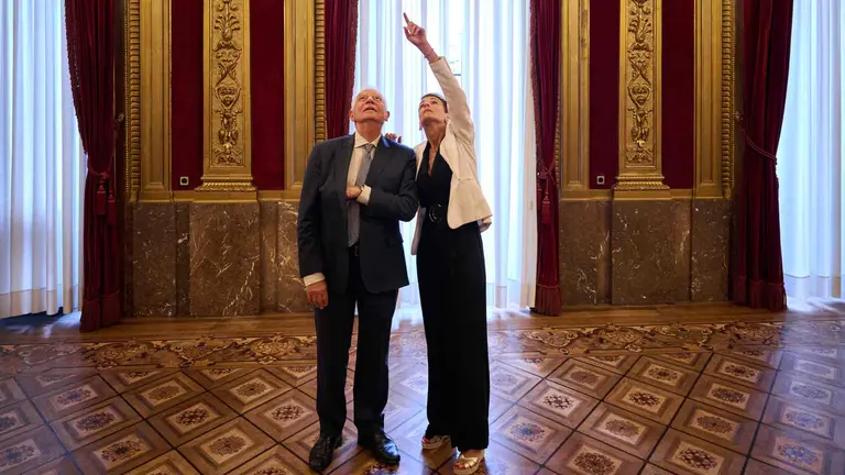 El alto cargo de la UE, Jos&eacute; Borrel junto a la presidenta de Navarra, Mar&iacute;a Chivite en el Sal&oacute;n del Trono del Palacio de navarra. GOBIERNO DE NAVARRA