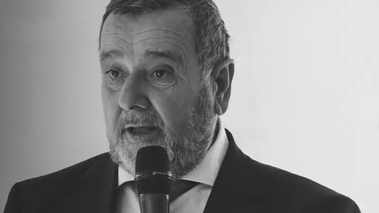 Manolo Azcona en una presentaci&oacute;n de su equipo ciclista. Kern Pharma.