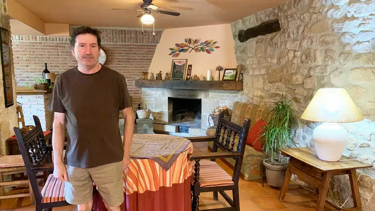 I&ntilde;aki Murugarren en la casa rural 'Casa Luisa' en Ab&aacute;igar. Navarra.com