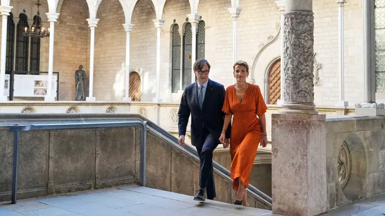 El presidente catal&aacute;n, Salvador Illa, mantiene una reuni&oacute;n con la presidenta de la Comunidad Foral de Navarra, Mar&iacute;a Chivite, este lunes en el Palau de la Generalitat.- EFE/Alejandro Garc&iacute;a