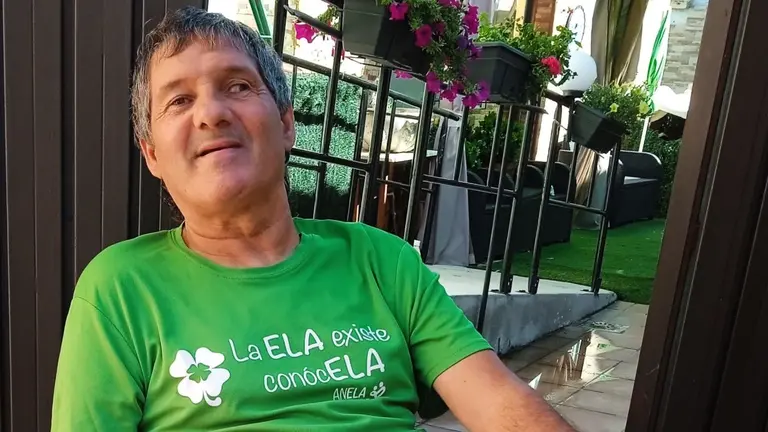 Carlos Ardanaz, diagnosticado de ELA y lanzador del
cohete de Olite. CEDIDA