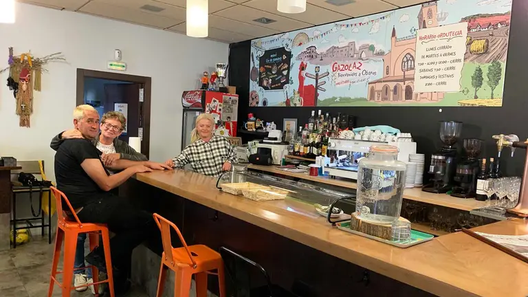 Interior del bar restaurante Gazolaz en Obanos. Navarra.com