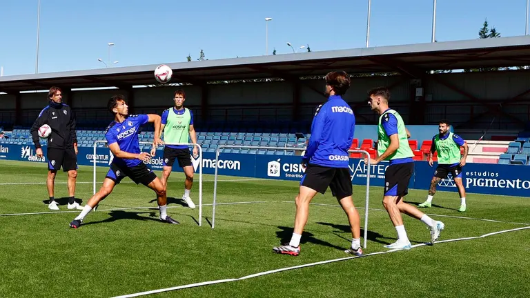 Entrenamiento de los jugadores rojillos en las instalaciones de Tajonar. CA Osasuna.