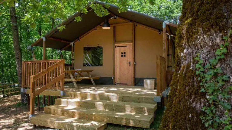 Tienda de glamping del Camping de Etxarri. CAMPING de ETXARRI