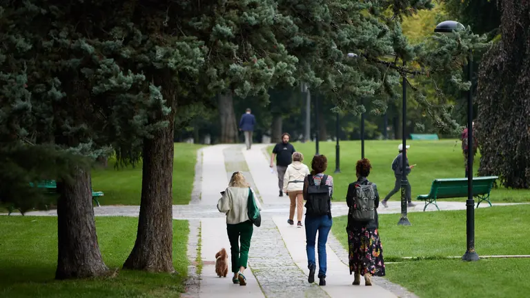 Ma&ntilde;ana con fr&iacute;o y nubes en Pamplona antes de la llegada del oto&ntilde;o. I&Ntilde;IGO ALZUGARAY
